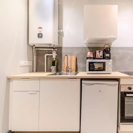 Charming 1-bedroom Across From Halles Paul Bocuse & Part-dieu * Lyon