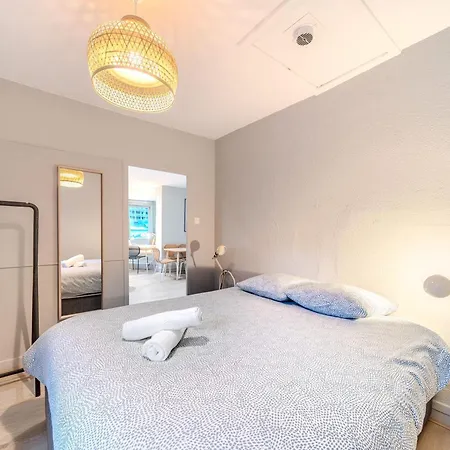 Charming 1-bedroom Across From Halles Paul Bocuse & Part-dieu *